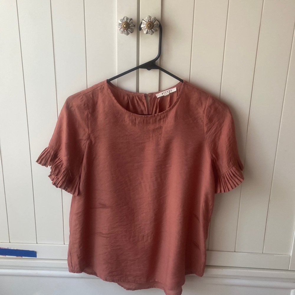 Arrays Pleated Flare Sleeve Top Keyhole Back Salmon (XS)